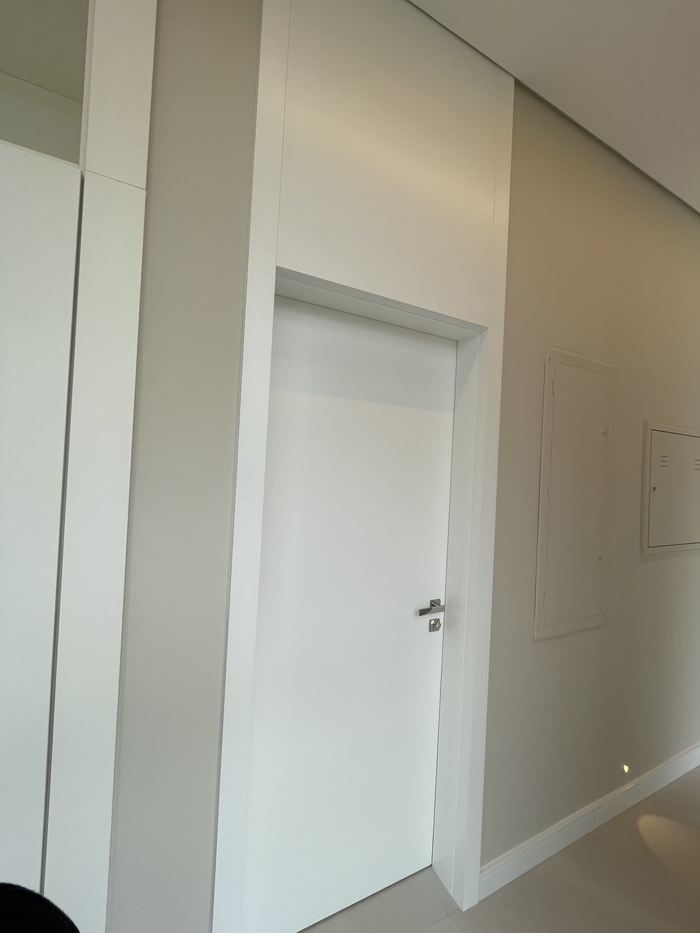 Porta de alumínio lisa premium — Portline