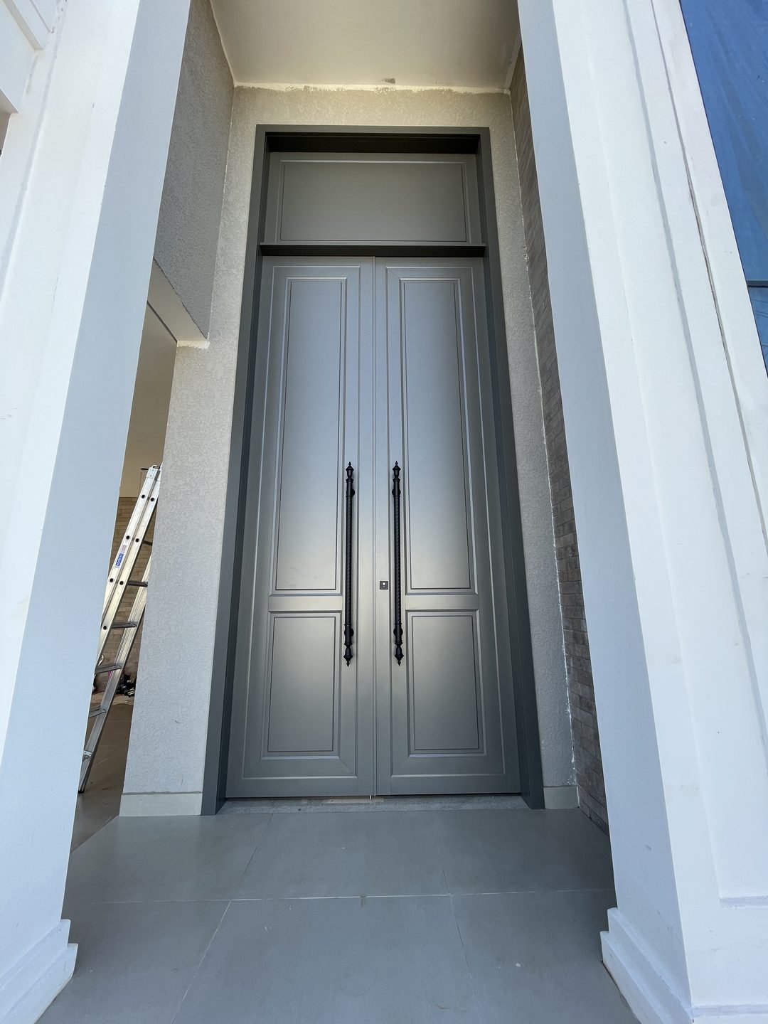 Porta clássica de alumínio de entrada — Portline Foz do Iguaçu